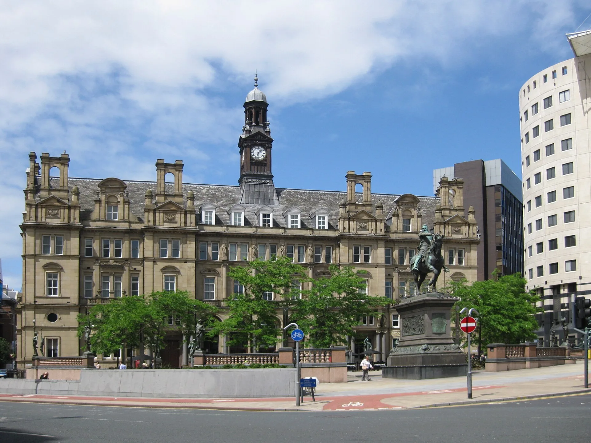 Leeds - City Square, Leeds. Showing the former General Post Office, the statue of the Black Prince and the nymphs.
