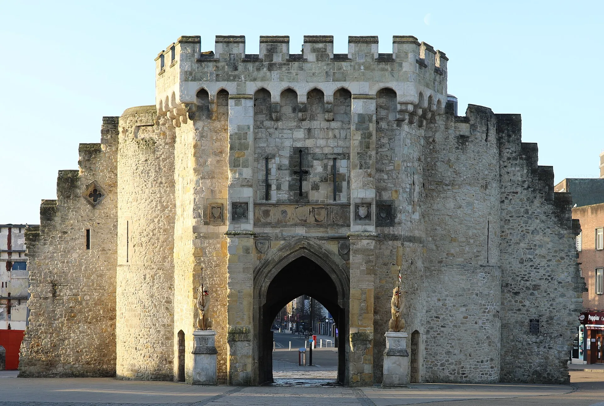 Southampton - Photo of the Southampton bargate after the restoration of the lions