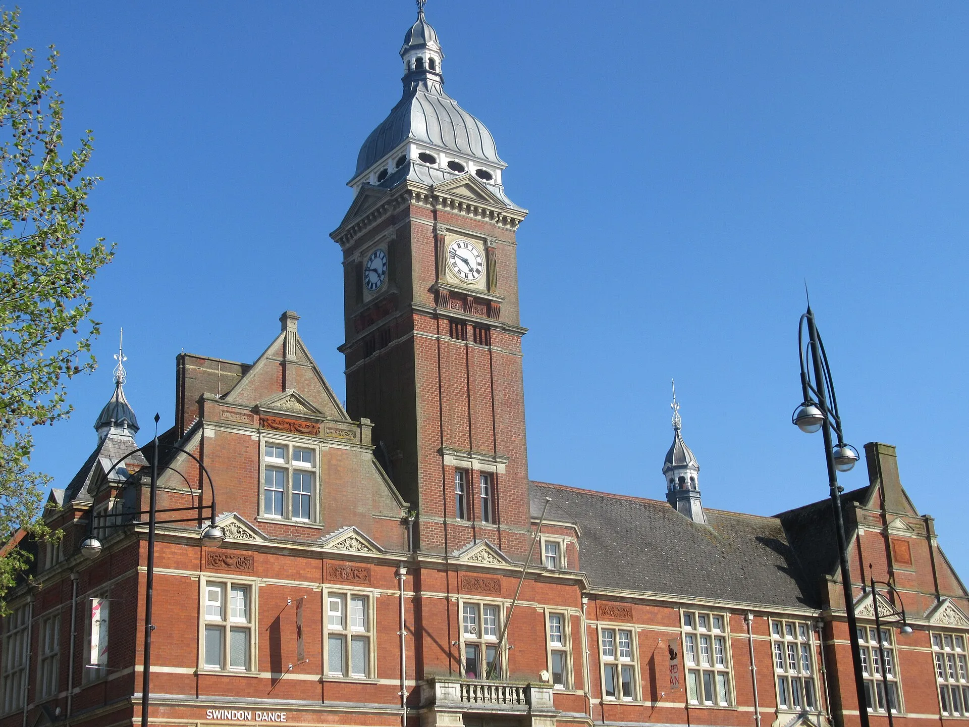 Swindon - town hall in 2018